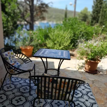 بيت للعطل A Tiny Sea In The Wilderness *