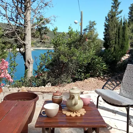 A Tiny Sea In The Wilderness * Vis