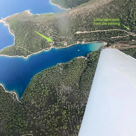 A Tiny Sea In The Wilderness * Vis