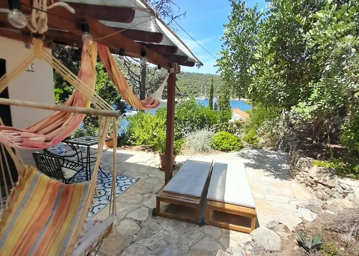 A Tiny Sea In The Wilderness * Vis